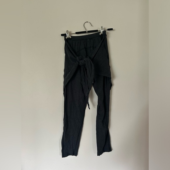LULULEMON | Tie One On kangaroo pocket jogger pant - Picture 4 of 10